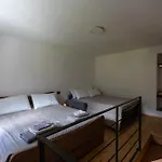 アパート Ottavio's House By Rentmax, 10min From Maggiore