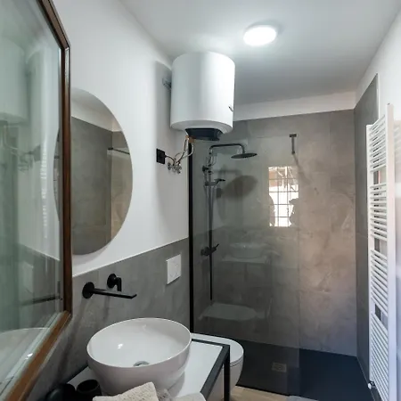 Ottavio's House, 10min From Maggiore *